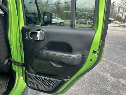 Used 2018 Jeep Wrangler Unlimited Sahara w/ Uconnect 4C Nav & Sound Group AWD/4WD image 34