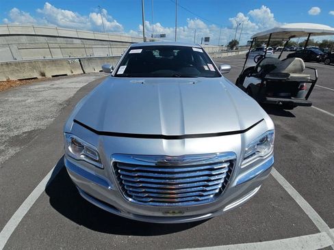 Used 2012 Chrysler 300 image 2