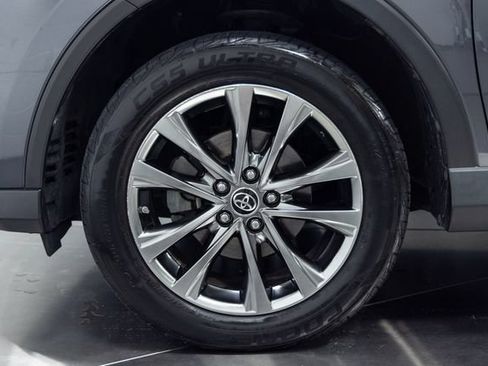 Used 2018 Toyota RAV4 Limited FWD image 27