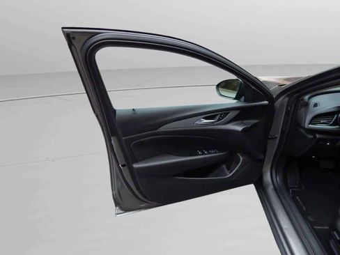 Used 2018 Buick Regal Preferred image 13