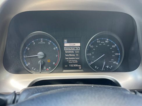 Used 2018 Toyota RAV4 LE FWD image 12