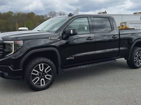 Used 2022 GMC Sierra 1500 AT4 w/ AT4 Premium Package AWD/4WD image 5
