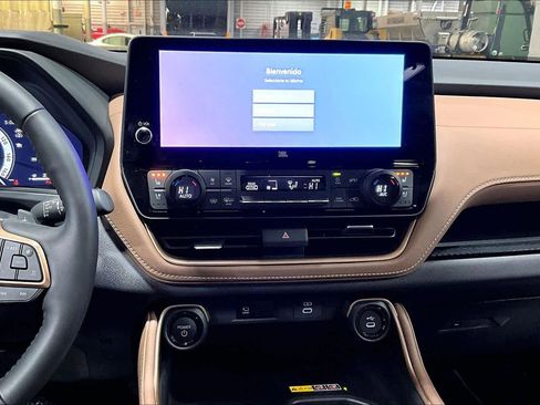 Used 2025 Toyota Grand Highlander AWD Hybrid image 6