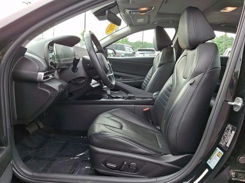 Used 2022 Hyundai Elantra Limited w/ Preferred Accessory Package FWD image 13