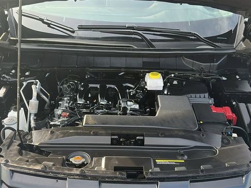 Used 2025 Nissan Pathfinder SV FWD image 3