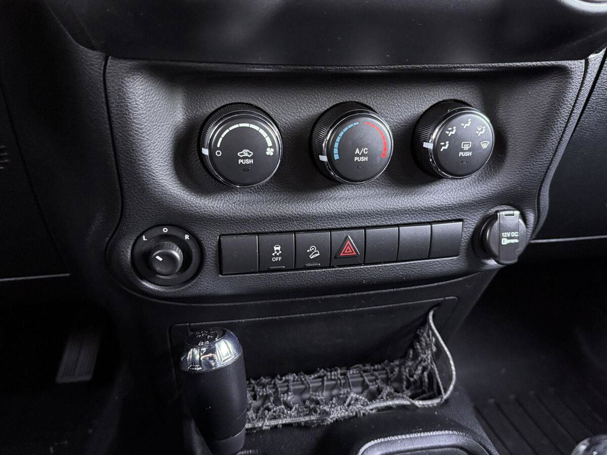 Used 2012 Jeep Wrangler Unlimited Sport AWD/4WD image 20