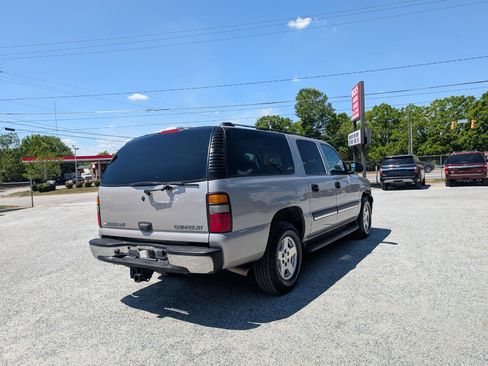 Used 2004 Chevrolet Suburban LS image 6