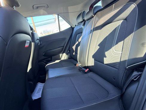 Used 2023 Hyundai Venue Limited image 11