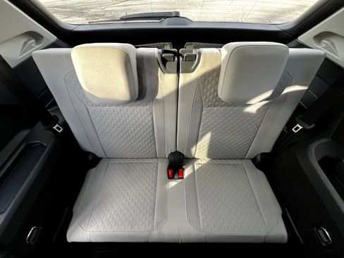 Used 2020 Volkswagen Tiguan S image 29