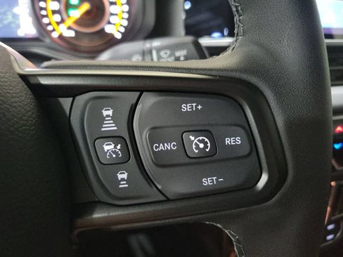 Used 2025 Jeep Gladiator Rubicon AWD/4WD image 16