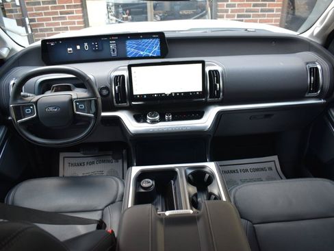 Used 2025 Ford Expedition Platinum w/ Driver's Package AWD/4WD image 16