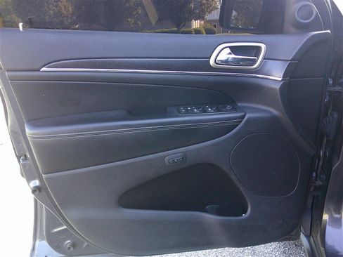 Used 2015 Jeep Grand Cherokee Limited w/ Trailer Tow Group IV AWD/4WD image 9