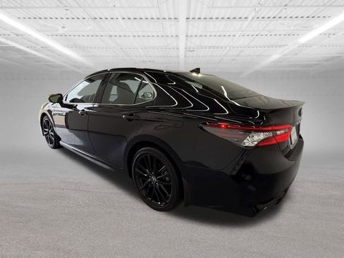 Used 2022 Toyota Camry XSE FWD image 3