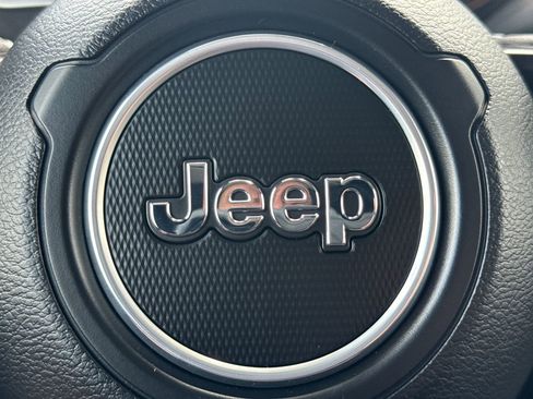 Used 2026 Jeep Gladiator Rubicon w/ Dual Top Group AWD/4WD image 28