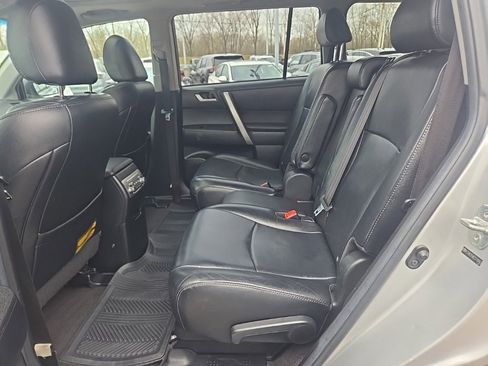 Used 2012 Toyota Highlander SE w/ Tow Pkg image 34