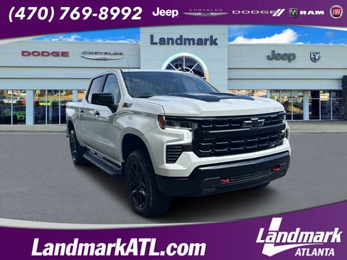 Used 2025 Chevrolet Silverado 1500 LT Trail Boss w/ Convenience Package II AWD/4WD image 1