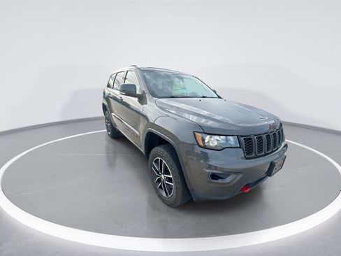 Used 2018 Jeep Grand Cherokee Trailhawk AWD/4WD image 2