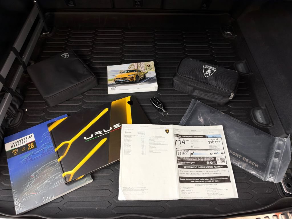 Used 2021 Lamborghini Urus AWD/4WD image 27
