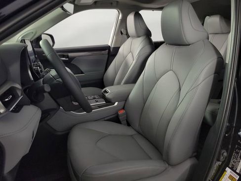 Used 2026 Toyota Highlander Limited AWD/4WD image 14