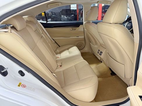 Used 2013 Lexus ES 350 w/ Luxury Pkg image 38