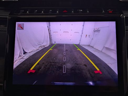 Used 2023 Jeep Grand Cherokee Limited w/ Black Appearance Package image 12