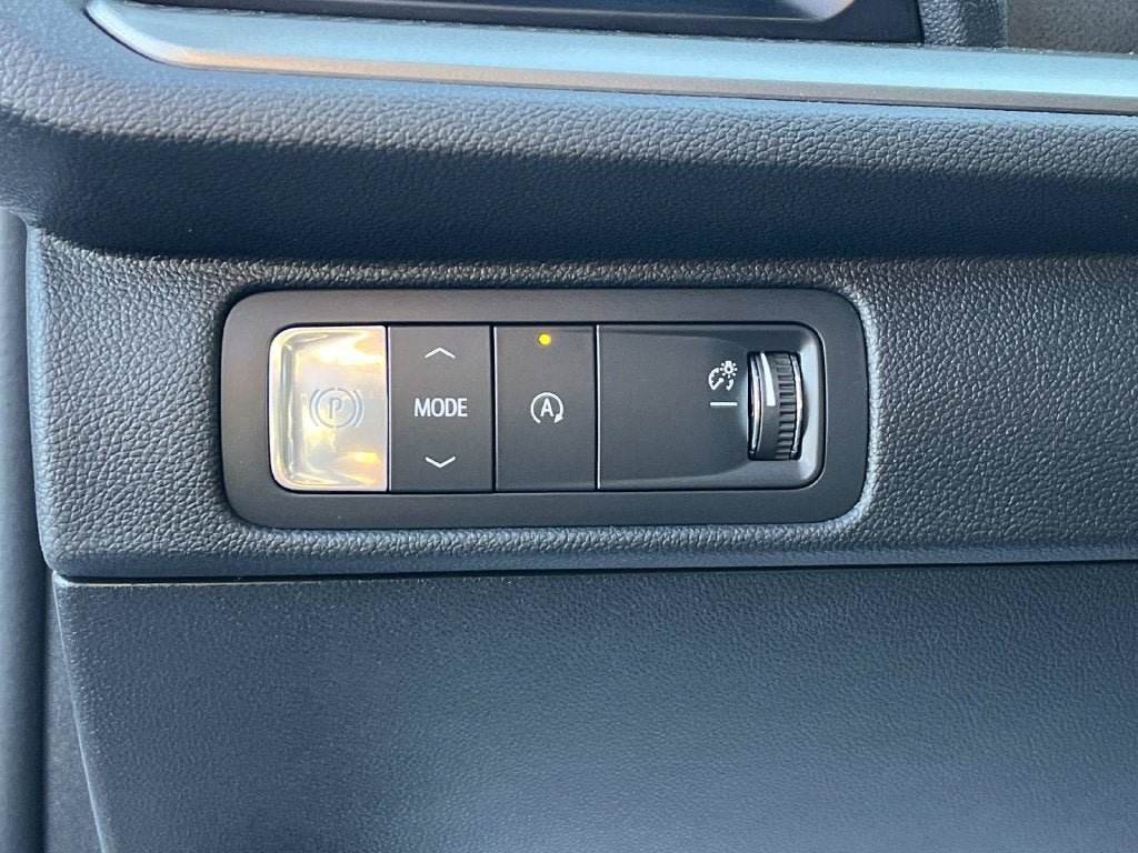 Used 2026 Chevrolet Traverse LT FWD image 32
