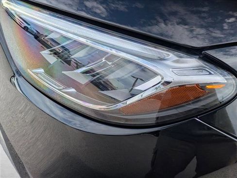 Used 2025 Mercedes-Benz GLC 300 4MATIC image 9