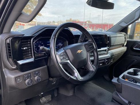 Used 2024 Chevrolet Silverado 2500 LT w/ Convenience Package image 12