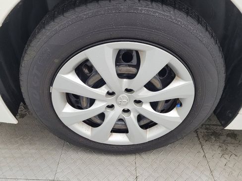 Used 2021 Toyota Corolla LE image 31