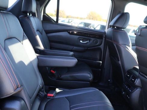 Used 2024 Honda Pilot TrailSport image 16