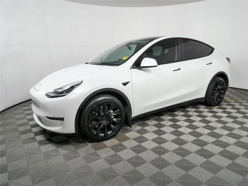 Used 2023 Tesla Model Y Long Range AWD/4WD image 27