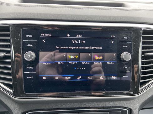 Used 2023 Volkswagen Atlas SE image 44