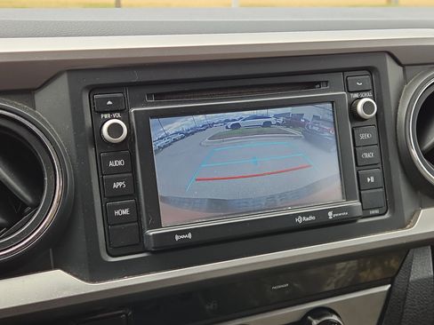 Used 2016 Toyota Tacoma SR5 w/ SR5 Appearance Package (SN) image 24