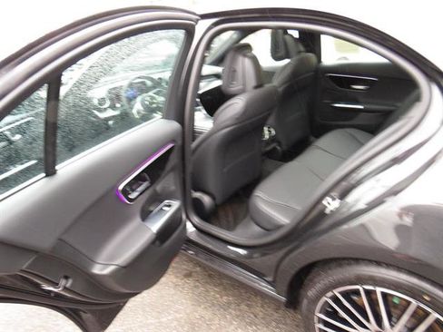 Used 2025 Mercedes-Benz C 300 4MATIC Sedan image 19