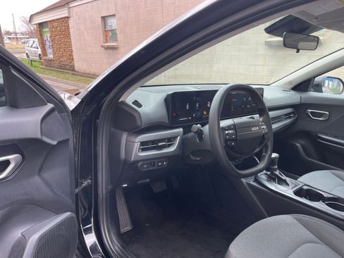 Used 2025 Kia K4 LXS image 33