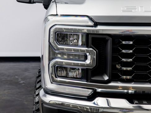 Used 2023 Ford F350 Lariat w/ Lariat Ultimate Package image 3