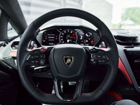 Used 2025 Lamborghini Revuelto image 51