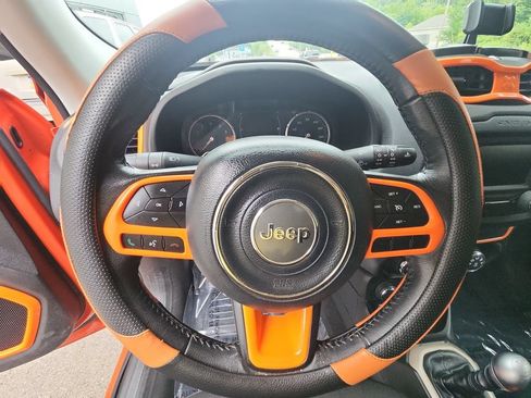 Used 2016 Jeep Renegade Latitude AWD/4WD image 15
