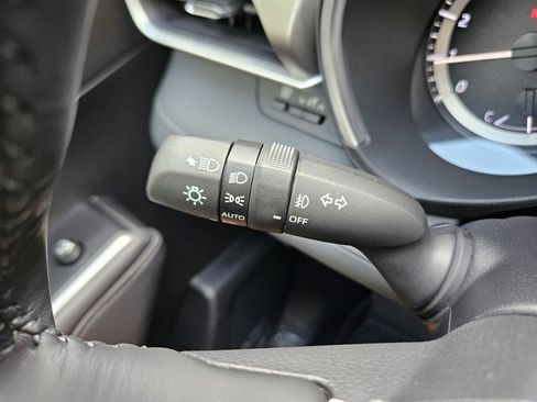 Certified 2024 Toyota Highlander XLE FWD image 23