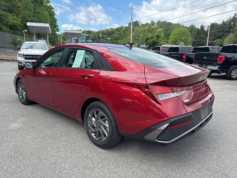 Used 2024 Hyundai Elantra SEL image 6