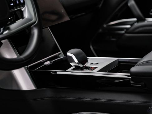 Used 2024 Land Rover Range Rover SE image 48