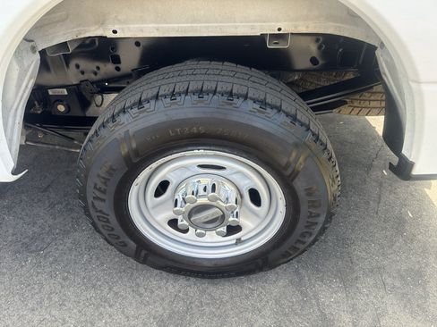 Used 2022 Ford F250 XL w/ Power Equipment Group RWD image 5