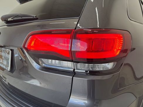 Used 2019 Jeep Grand Cherokee Altitude RWD image 35