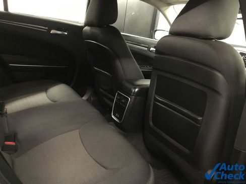 Used 2018 Chrysler 300 Touring w/ Sport Appearance Package image 32