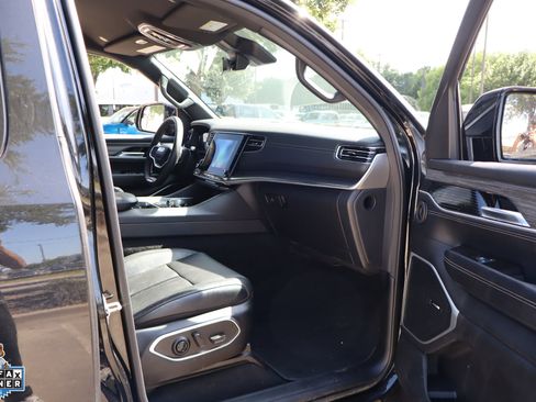 Used 2024 Jeep Wagoneer Series II w/ Flexible Seating Group AWD/4WD image 29