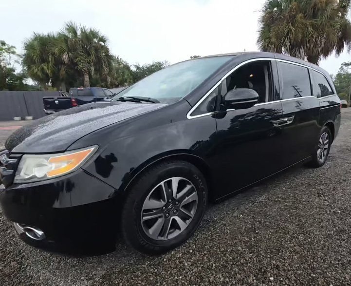 Used 2015 Honda Odyssey Touring image 1
