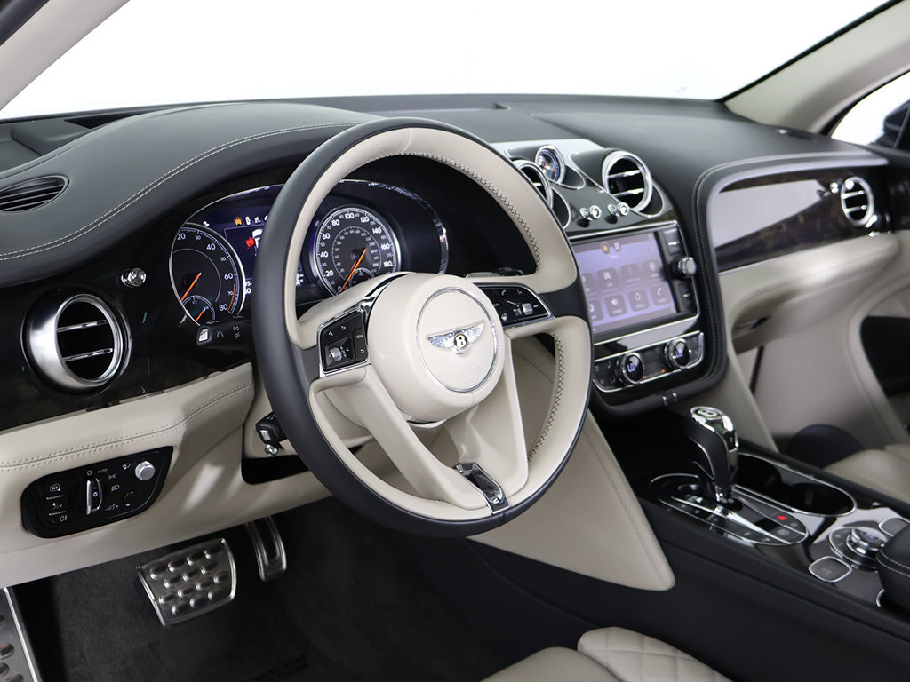 Used 2020 Bentley Bentayga Plug-In Hybrid AWD/4WD image 34