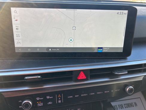 Used 2024 Kia Sorento S w/ Panoramic Sunroof Package image 14