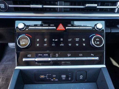 Used 2025 Hyundai Santa Fe Limited image 22