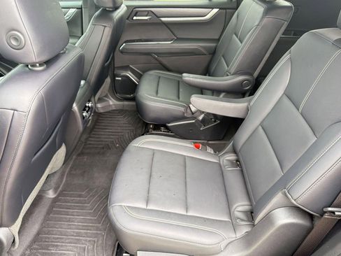 Used 2025 GMC Acadia Elevation w/ Elevation Premium Package image 14